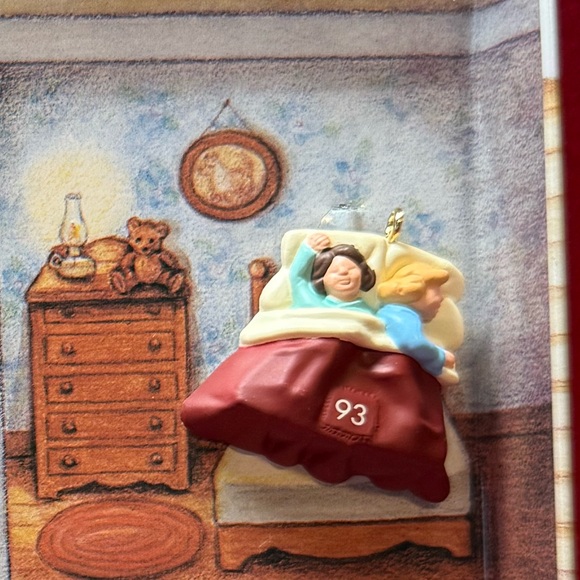 The Night Before Christmas Display by Hallmark - Picture 8 of 11